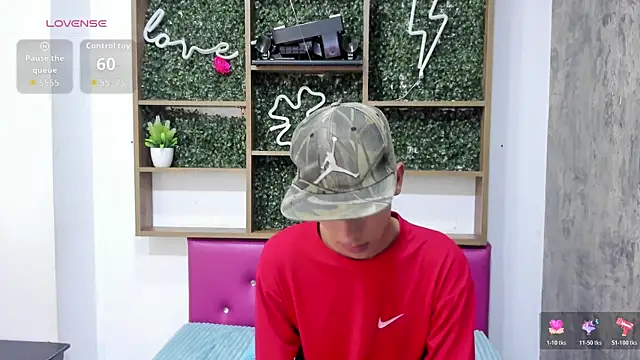 Snapshot of Max_Steell chatting on 29, 10, 2025 Max Steell online show from 29, 10, 2025