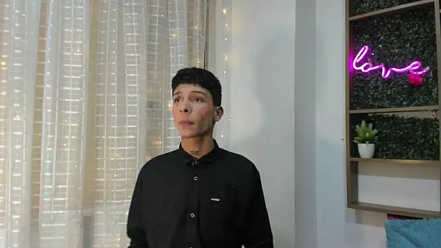 Snapshot of Max_Steell chatting on 31, 10, 2025 Max Steell online show from 31, 10, 2025