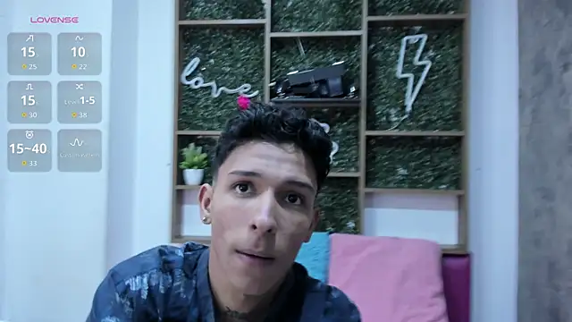 Snapshot of Max_Steell chatting on 2, 11, 2025 Max Steell online show from 2, 11, 2025