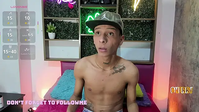 Snapshot of Max_Steell chatting on 7, 11, 2025 Max Steell online show from 7, 11, 2025