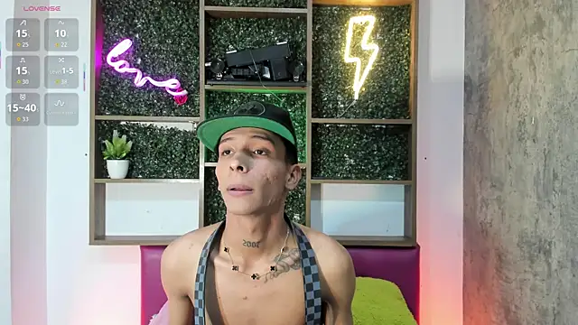 Snapshot of Max_Steell chatting on 11, 11, 2025 Max Steell online show from 11, 11, 2025