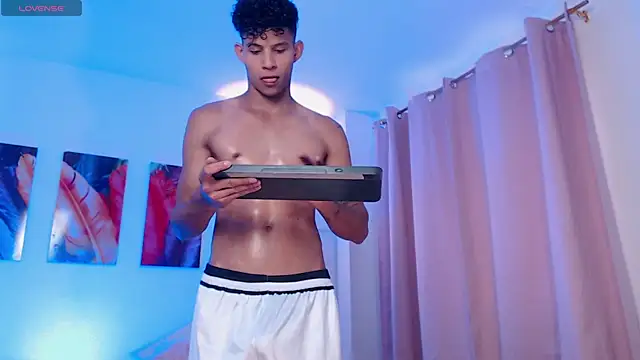 KamiSuarez online show from 10, 4, 2026