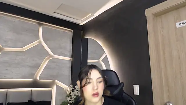 Snapshot of DakotaRussell_ chatting on 2, 12, 2025 DakotaRussell online show from 2, 12, 2025