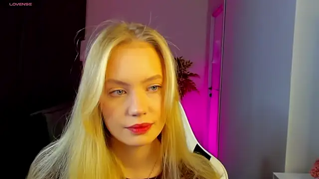 Snapshot of Melanie_Ryer chatting on 6, 11, 2025 Melanie Ryer online show from 6, 11, 2025