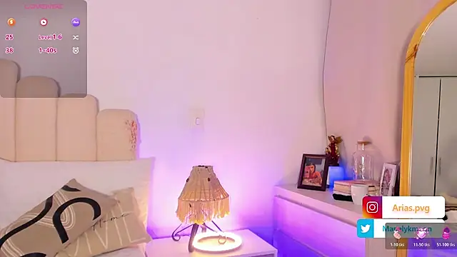 Snapshot of Manelyk__moon chatting on 9, 11, 2025 Manelyk moon online show from 9, 11, 2025