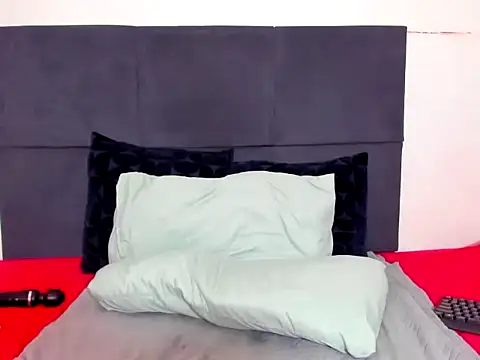 Snapshot of ThickLeeyanaXX chatting on 9, 11, 2025 ThickLeeyanaXX online show from 9, 11, 2025