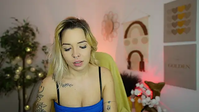 Snapshot of Anabel_Moon chatting on 30, 10, 2025 Anabel Moon online show from 30, 10, 2025