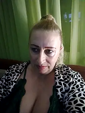 Snapshot of Esenia505 chatting on 2, 11, 2025 Esenia505 online show from 2, 11, 2025