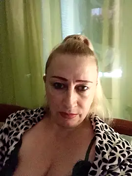 Snapshot of Esenia505 chatting on 10, 11, 2025 Esenia505 online show from 10, 11, 2025