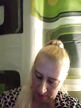 Snapshot of Esenia505 chatting on 23, 11, 2025 Esenia505 online show from 23, 11, 2025