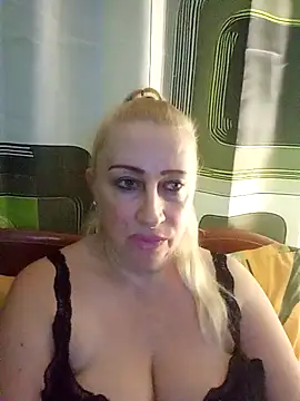 Snapshot of Esenia505 chatting on 2, 12, 2025 Esenia505 online show from 2, 12, 2025