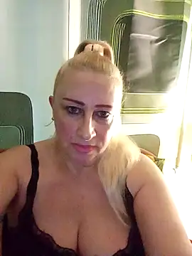 Snapshot of Esenia505 chatting on 3, 12, 2025 Esenia505 online show from 3, 12, 2025