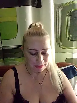 Snapshot of Esenia505 chatting on 20, 12, 2025 Esenia505 online show from 20, 12, 2025