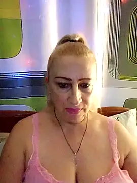 Snapshot of Esenia505 chatting on 22, 12, 2025 Esenia505 online show from 22, 12, 2025