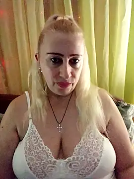 Snapshot of Esenia505 chatting on 10, 1, 2026 Esenia505 online show from 10, 1, 2026