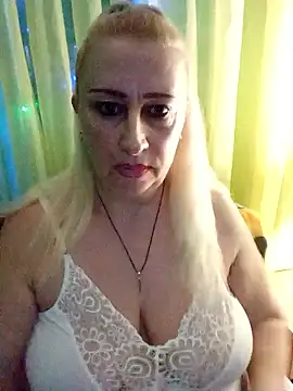 Snapshot of Esenia505 chatting on 11, 1, 2026 Esenia505 online show from 11, 1, 2026