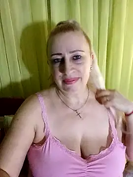 Snapshot of Esenia505 chatting on 5, 2, 2026 Esenia505 online show from 5, 2, 2026