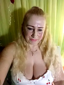 Snapshot of Esenia505 chatting on 15, 2, 2026 Esenia505 online show from 15, 2, 2026