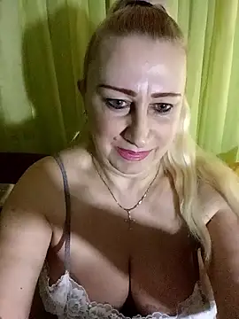 Snapshot of Esenia505 chatting on 25, 2, 2026 Esenia505 online show from 25, 2, 2026