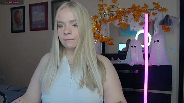 Snapshot of LisaCandy1 chatting on 30, 10, 2025 LisaCandy1 online show from 30, 10, 2025