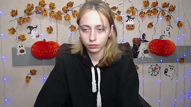 TracyLll online show from 4, 11, 2025