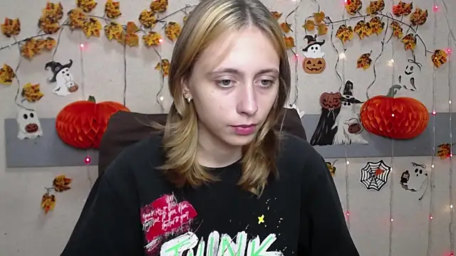 TracyLll online show from 10, 11, 2025