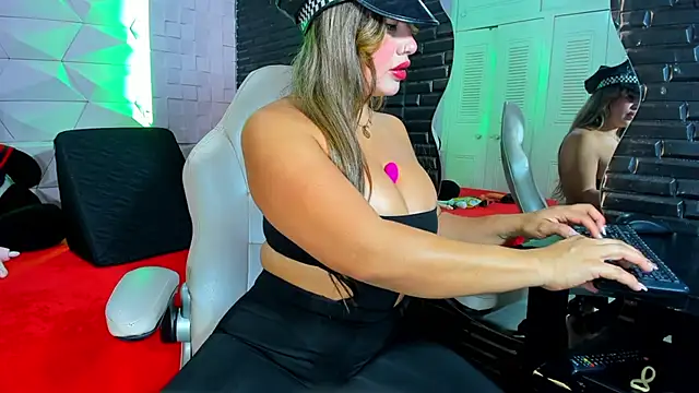 Snapshot of ChanellBrad chatting on 18, 12, 2025 ChanellBrad online show from 18, 12, 2025