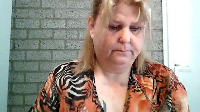 Sylviastar46 online show from 5, 3, 2026