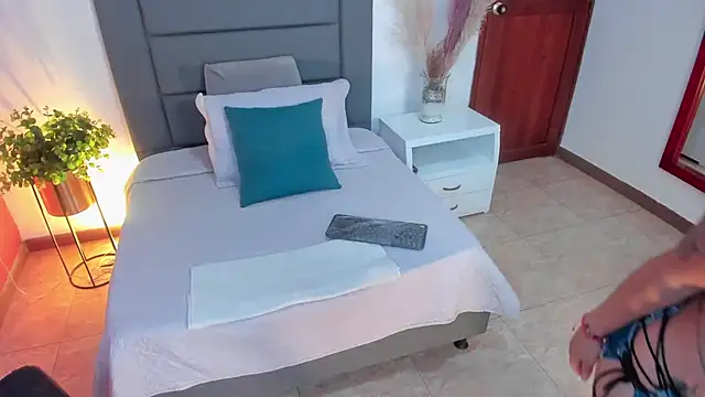 HannaaWells online show from 14, 11, 2025