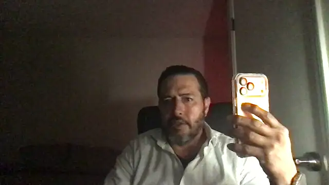 Snapshot of ezrah23 chatting on 6, 4, 2026 ezrah23 online show from 6, 4, 2026