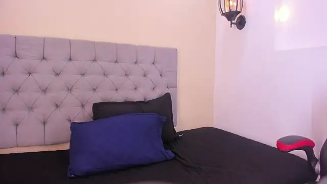 MiaBloom   online show from 13, 11, 2025