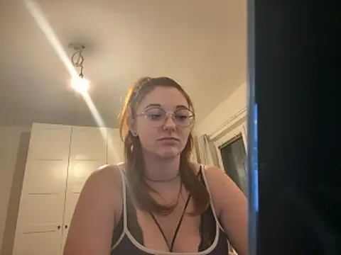 Snapshot of YoungLina chatting on 3, 12, 2025 YoungLina online show from 3, 12, 2025