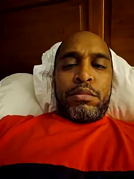 Snapshot of TraddyZaddy chatting on 30, 10, 2025 TraddyZaddy online show from 30, 10, 2025