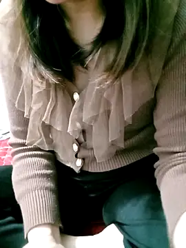 Snapshot of Elina_99 chatting on 15, 12, 2025 Elina 99 online show from 15, 12, 2025