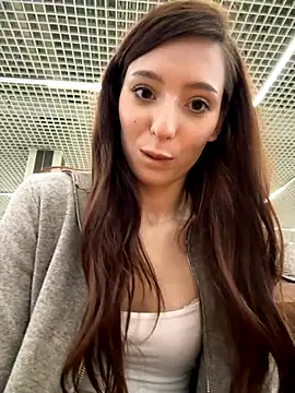 Snapshot of LilluKatten chatting on 5, 11, 2025 LilluKatten online show from 5, 11, 2025