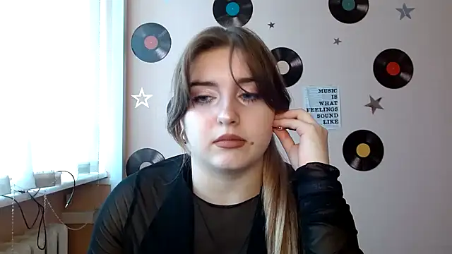 Snapshot of Dance__Queen chatting on 4, 11, 2025 Dance Queen online show from 4, 11, 2025