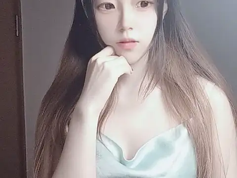 JuliaNoir online show from 3, 11, 2025