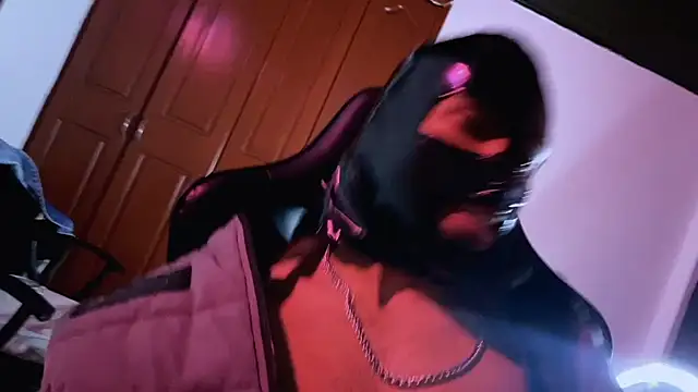 Snapshot of 3v1l chatting on 10, 11, 2025 3v1l online show from 10, 11, 2025