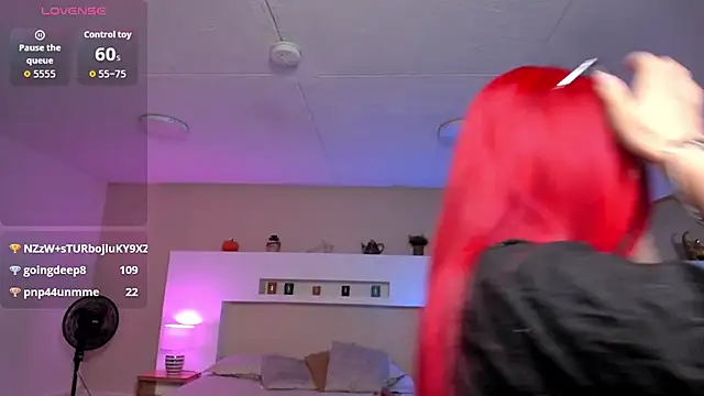 Snapshot of Sophie_Russell_ chatting on 20, 12, 2025 Sophie Russell online show from 20, 12, 2025