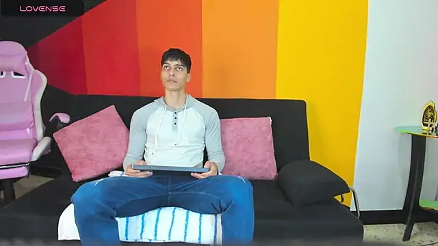 Snapshot of AlessioVitale chatting on 1, 12, 2025 AlessioVitale online show from 1, 12, 2025