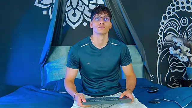 AlessioVitale online show from 21, 12, 2025