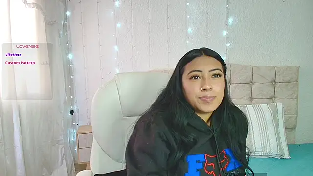 Snapshot of brunette_hot02 chatting on 4, 11, 2025 brunette hot02 online show from 4, 11, 2025