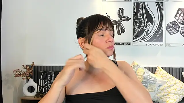 Cloe Bonne online show from 17, 11, 2025