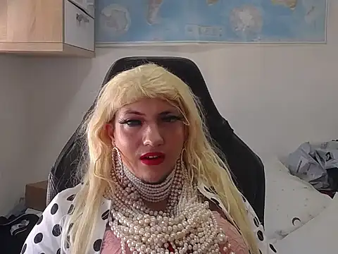 VanesaCrossic online show from 19, 4, 2026