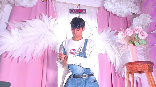 Leo Glow online show from 20, 4, 2026