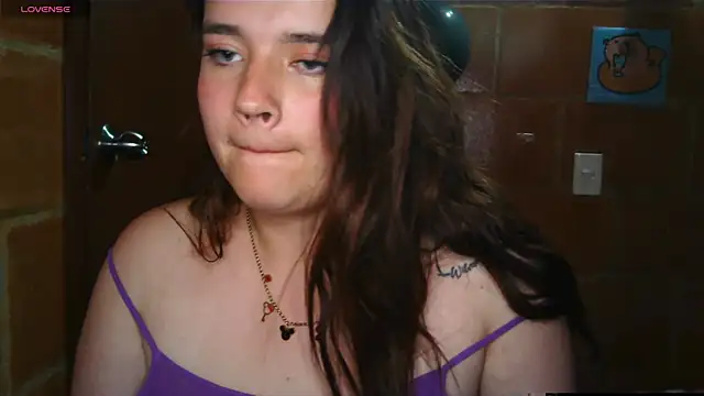 Snapshot of Charlotte_Allen_ chatting on 5, 11, 2025 Charlotte Allen online show from 5, 11, 2025