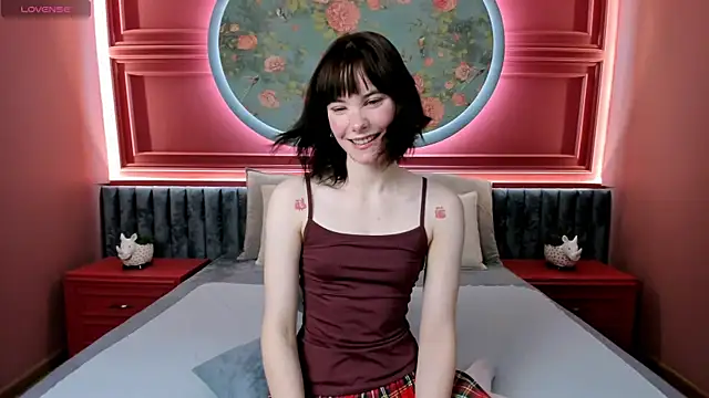 Snapshot of DoseOfDaisy chatting on 8, 11, 2025 DoseOfDaisy online show from 8, 11, 2025