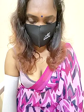 Snapshot of Queen-dhivya chatting on 18, 11, 2025 Queen-dhivya online show from 18, 11, 2025