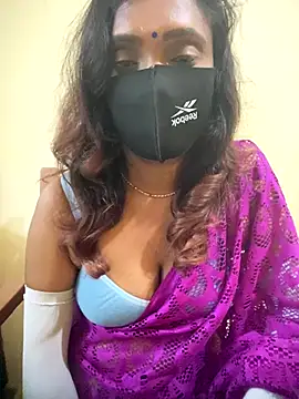 Snapshot of Queen-dhivya chatting on 19, 11, 2025 Queen-dhivya online show from 19, 11, 2025