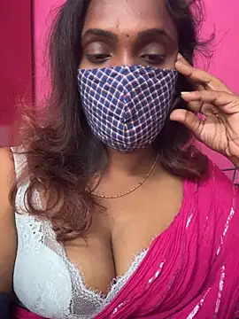 Snapshot of Queen-dhivya chatting on 26, 11, 2025 Queen-dhivya online show from 26, 11, 2025